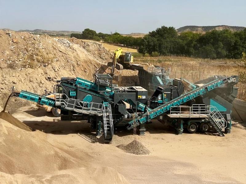 Mobile impact crushing plant