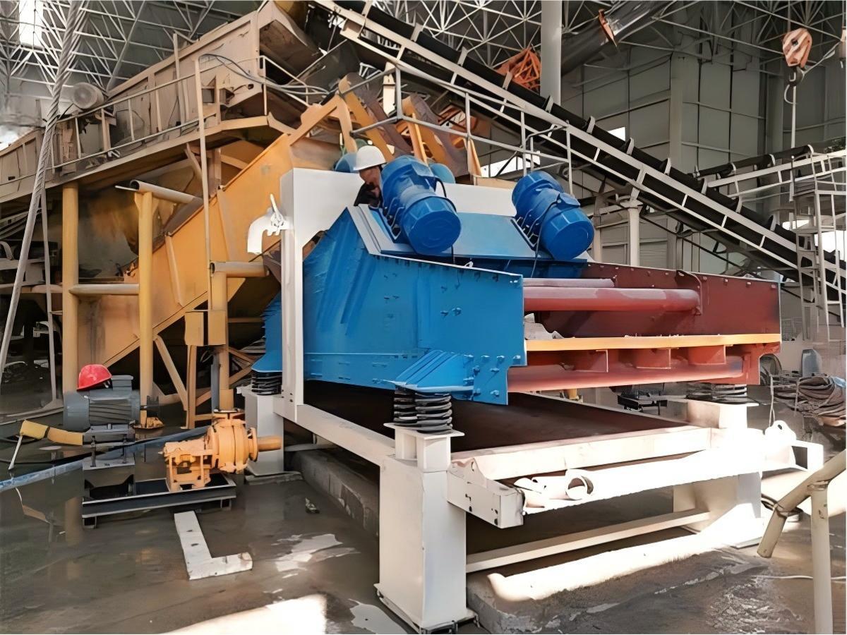 Fine sand recycling machine