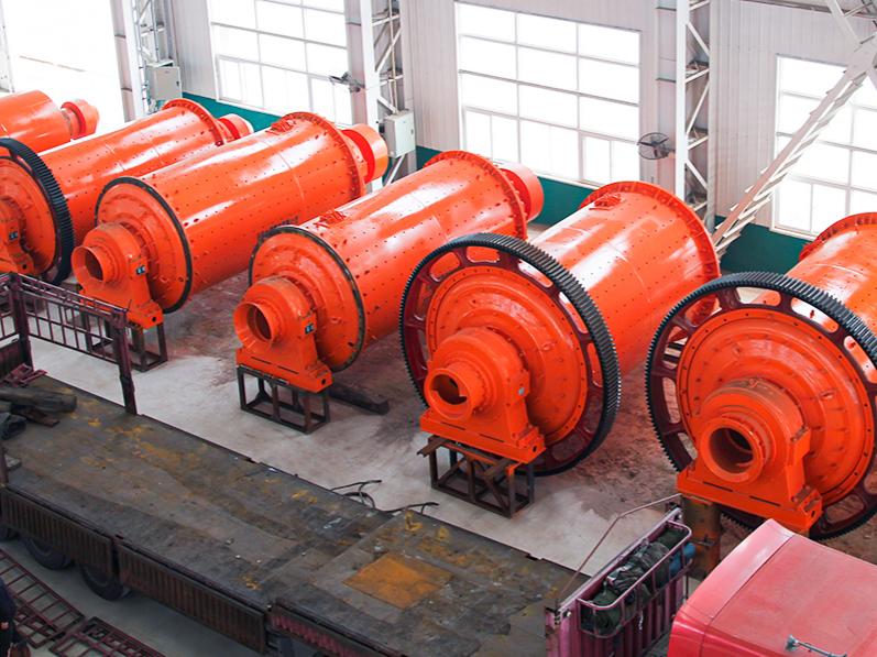 Wet grinding ball mill