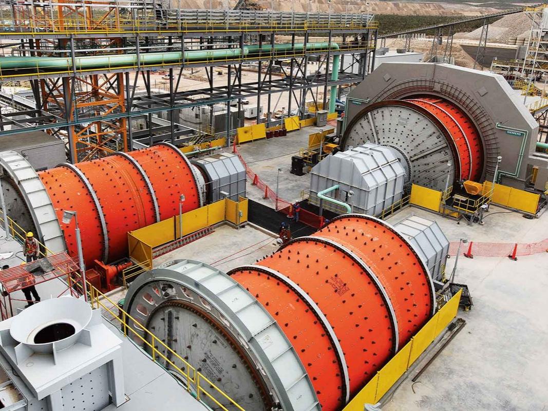 What are the differences between dry ball mills and wet ball mills, and how do you choose between th