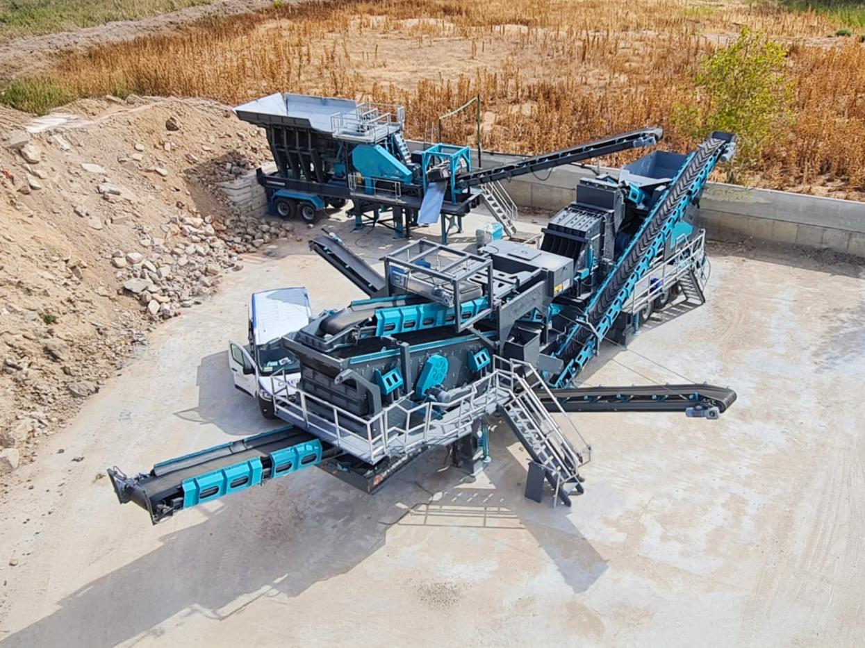 Mobile impact crushing plant