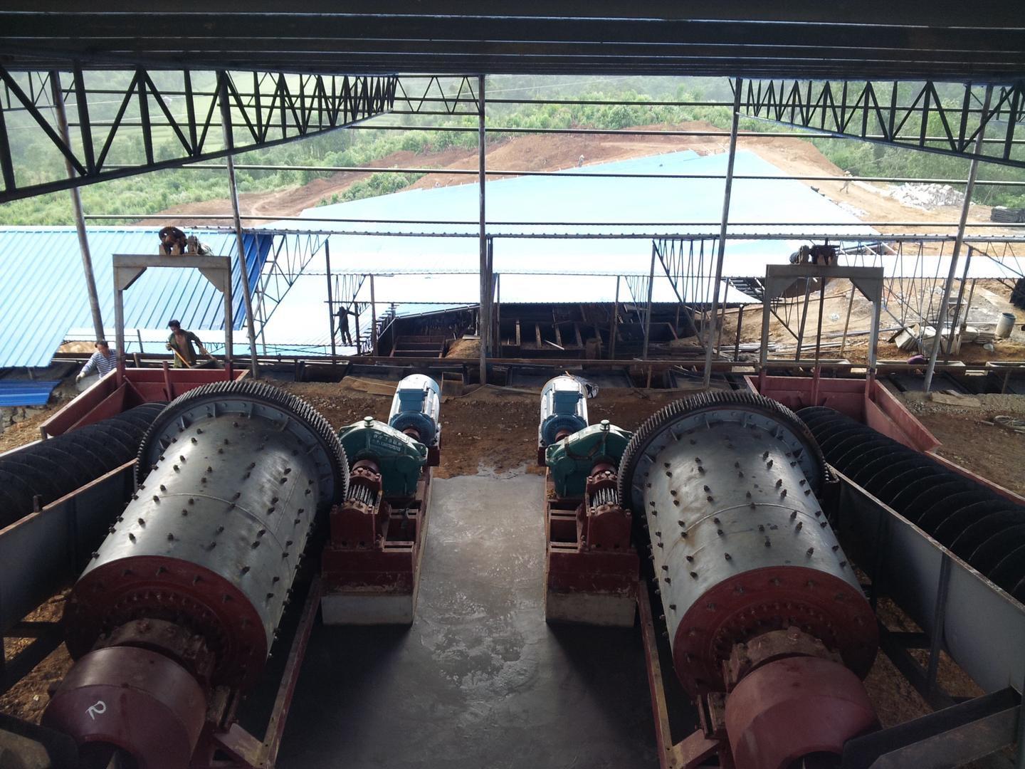 Wet grinding ball mill