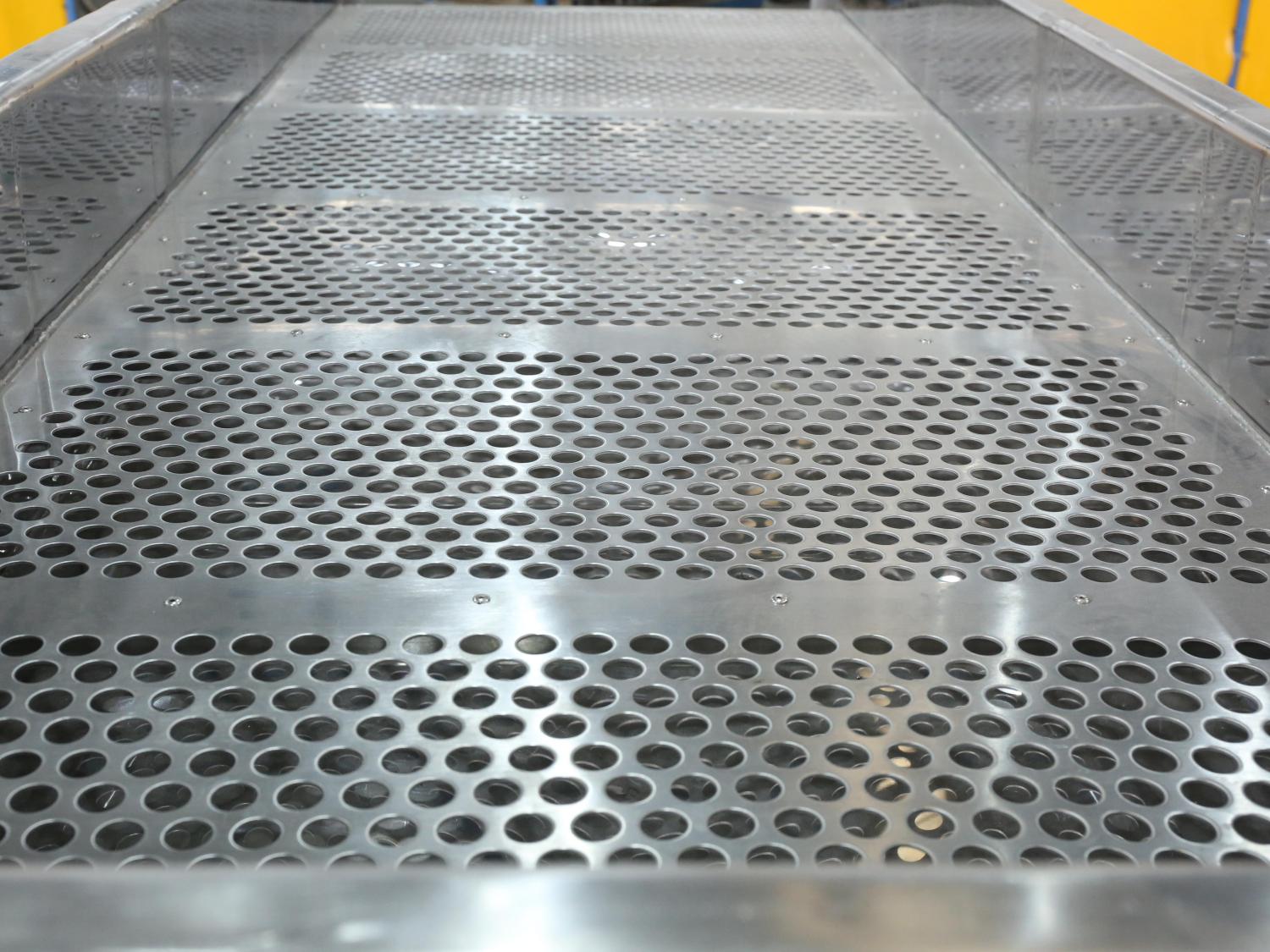 Linear vibrating screen