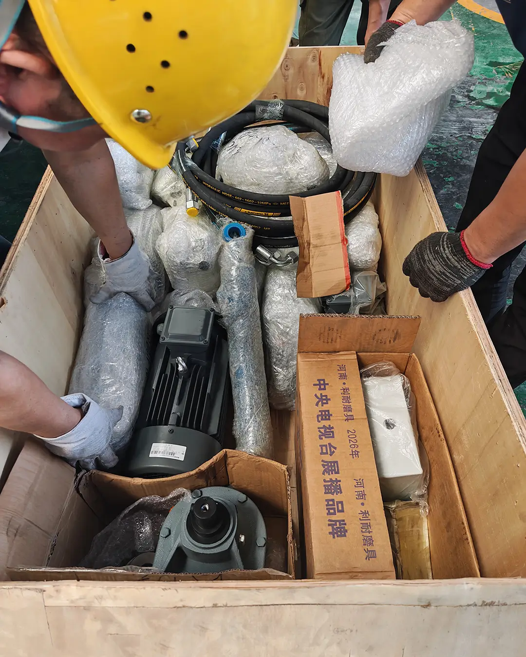 Professional Packaging and Standardized Shipping of Hammer Crushers